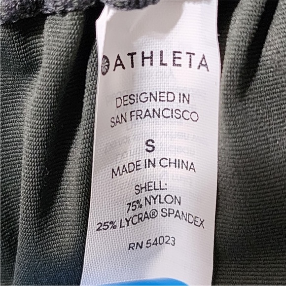SOLD ATHLETA Ruched Rashguard Green Size S - Picture 8 of 10